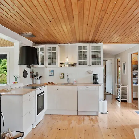 Holiday home Stunning In With Kitchen