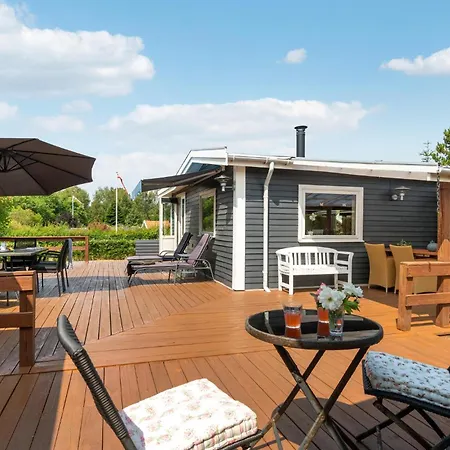 Holiday home Stunning In With Kitchen *